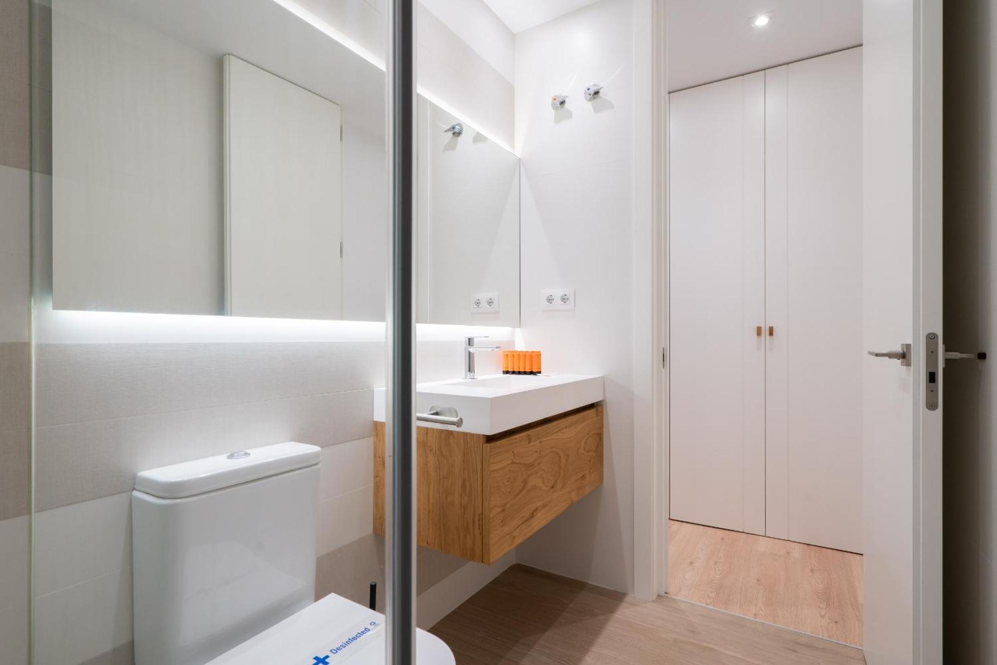 Apartamento Reformado Para 6 Personas En Plena Gran Via Alquiler Temporal Madrid Exterior photo
