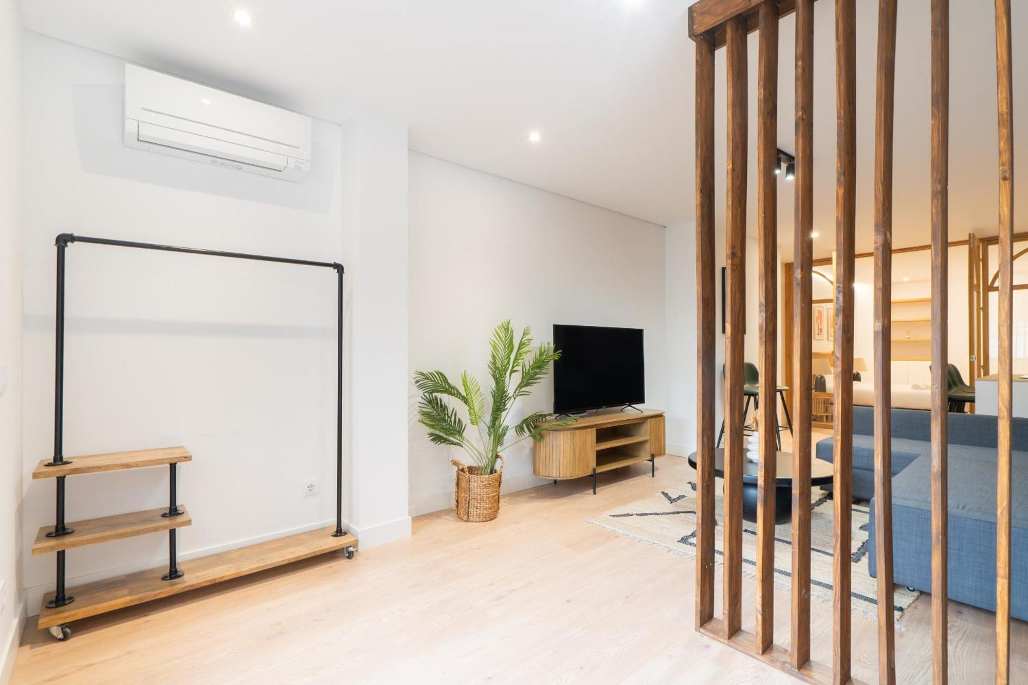 Apartamento Reformado Para 6 Personas En Plena Gran Via Alquiler Temporal Madrid Exterior photo
